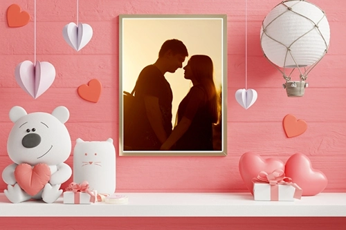 5. Hiasan Dinding yang Menyentuh Hati - homega club - Interior Bernuansa Romantis